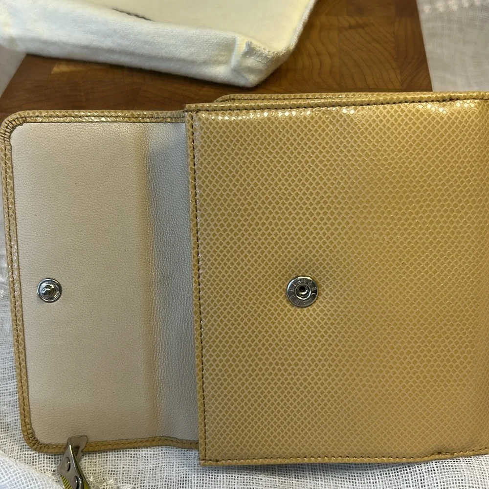 NWT MontBlanc glove leather with dust bag and box (damaged)